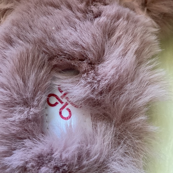 NWOT Dusty rose faux fur slides slippers in size M - Picture 4 of 4